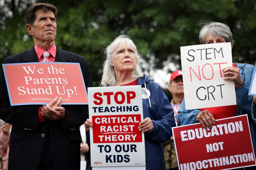 Virginian parents protest against the instruction of critical race theory. (Source: Evelyn Hockstein)