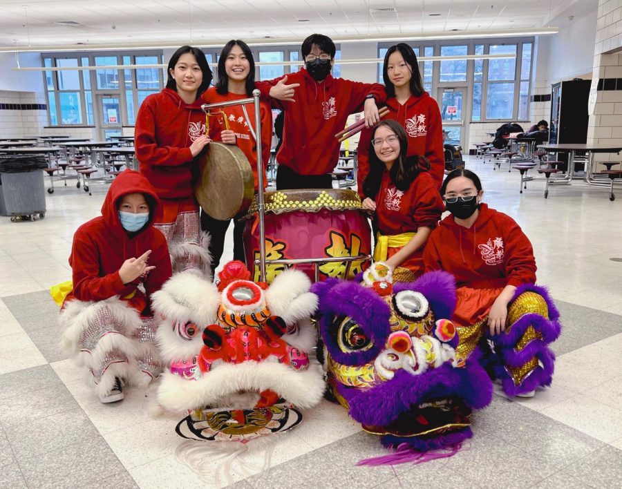 BLS+celebrates+Lunar+New+Year+in+the+dining+hall+with+a+lion+dance.+%28Photo+Credit%3A+Vivian+Nguyen+%28I%29%29
