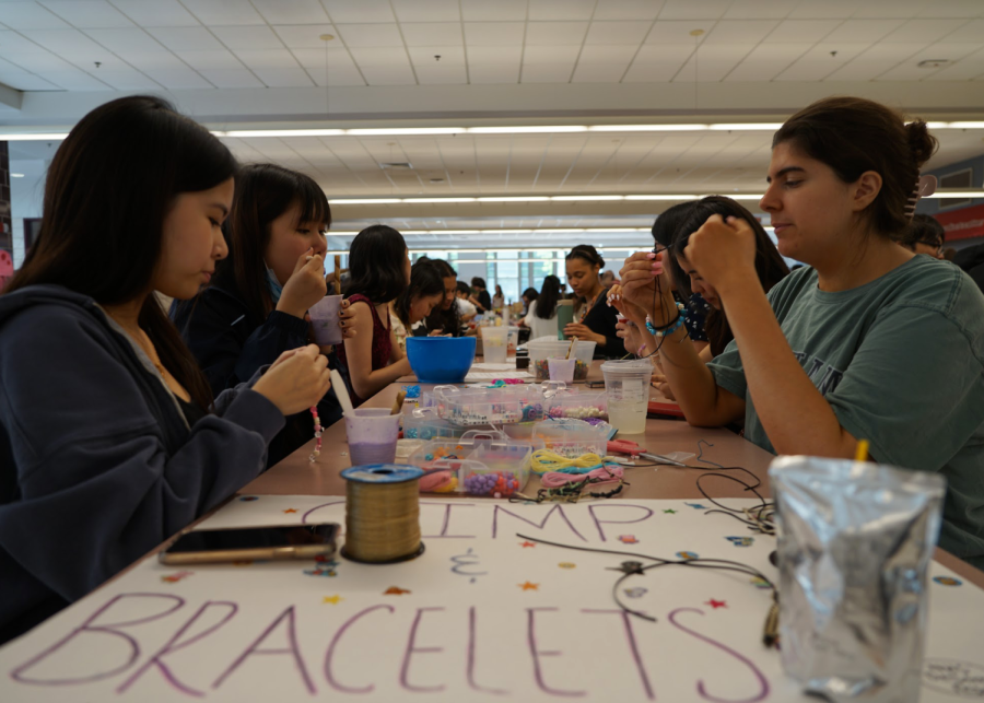 Students make bracelets at the gimp station. (Source: Andrew Lay (II))