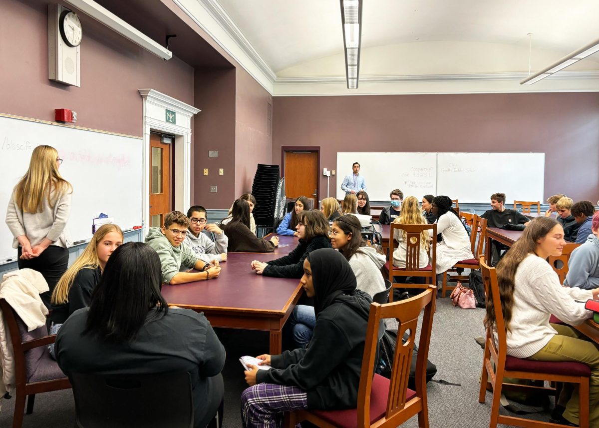 Exchange students attend a meet-and-greet.
(Source: Frau Heidemarie Floreke)