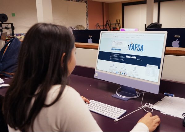 Students struggle to meet FAFSA deadlines because of the delay. (Source: Uyen Nguyen (I))