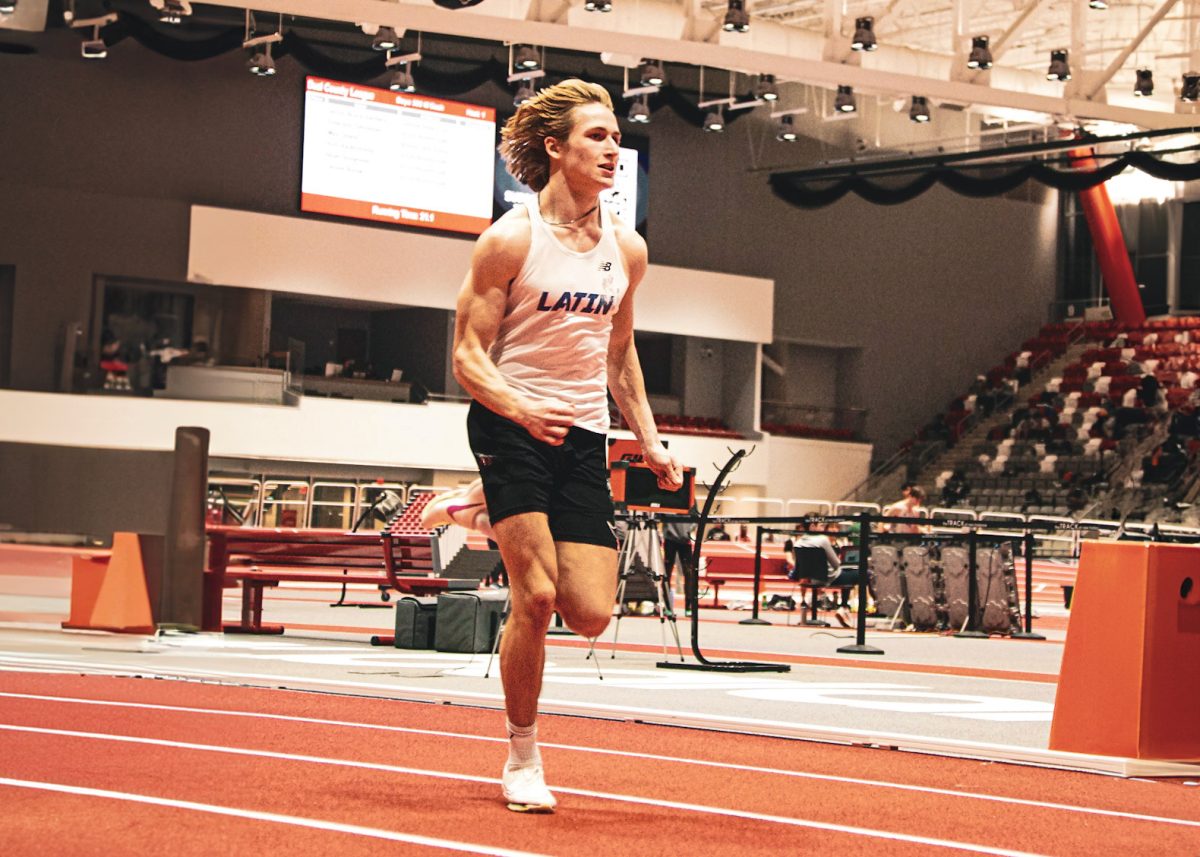 Record-holder Max Deane (I) sprints to the finish line. (Source: Preston Knight (I))